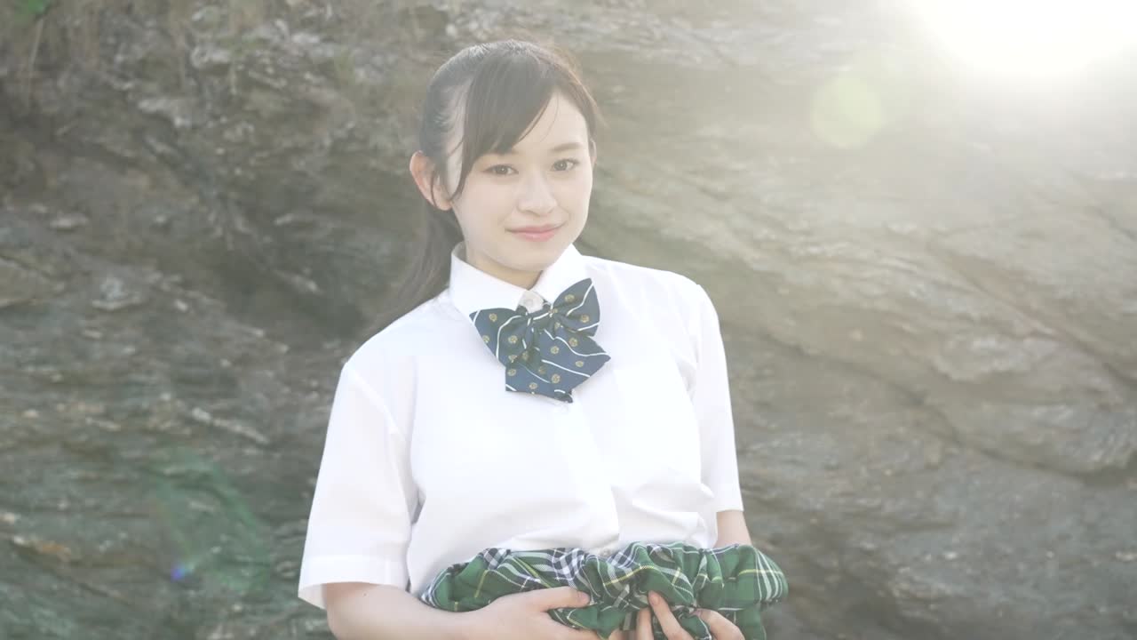 女子校生制服姿の戸塚咲季