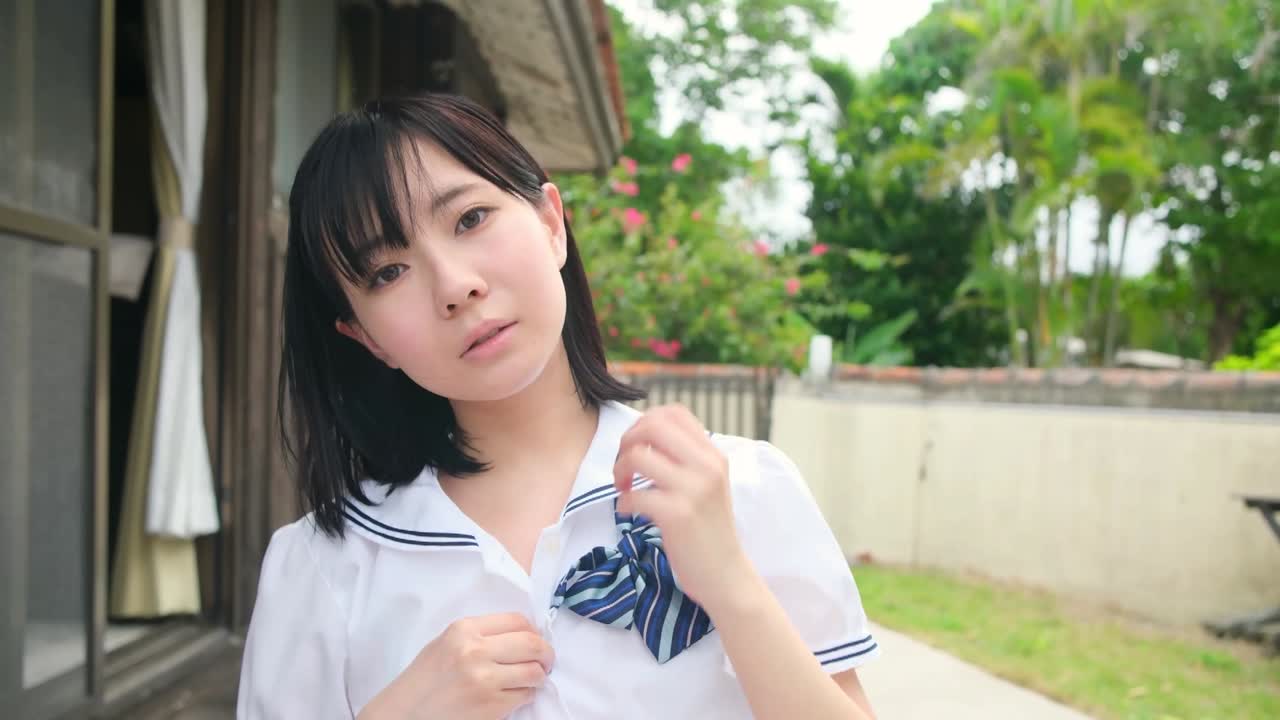 女子校生制服姿の鳴上なごね