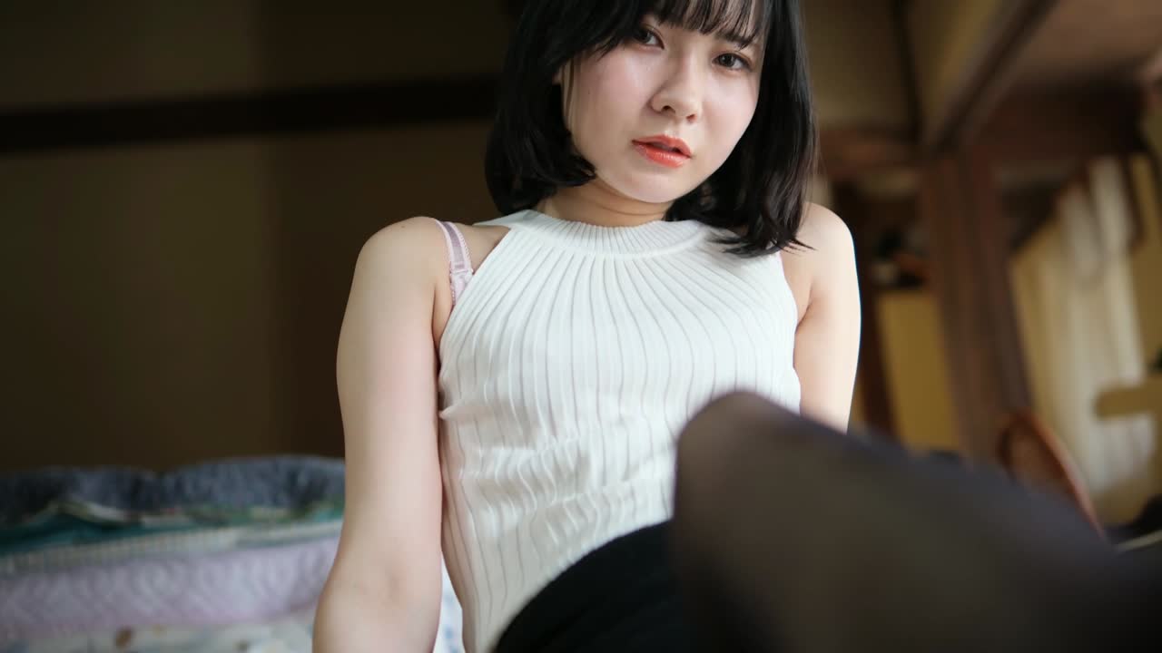 セクシーな表情の鳴上なごね
