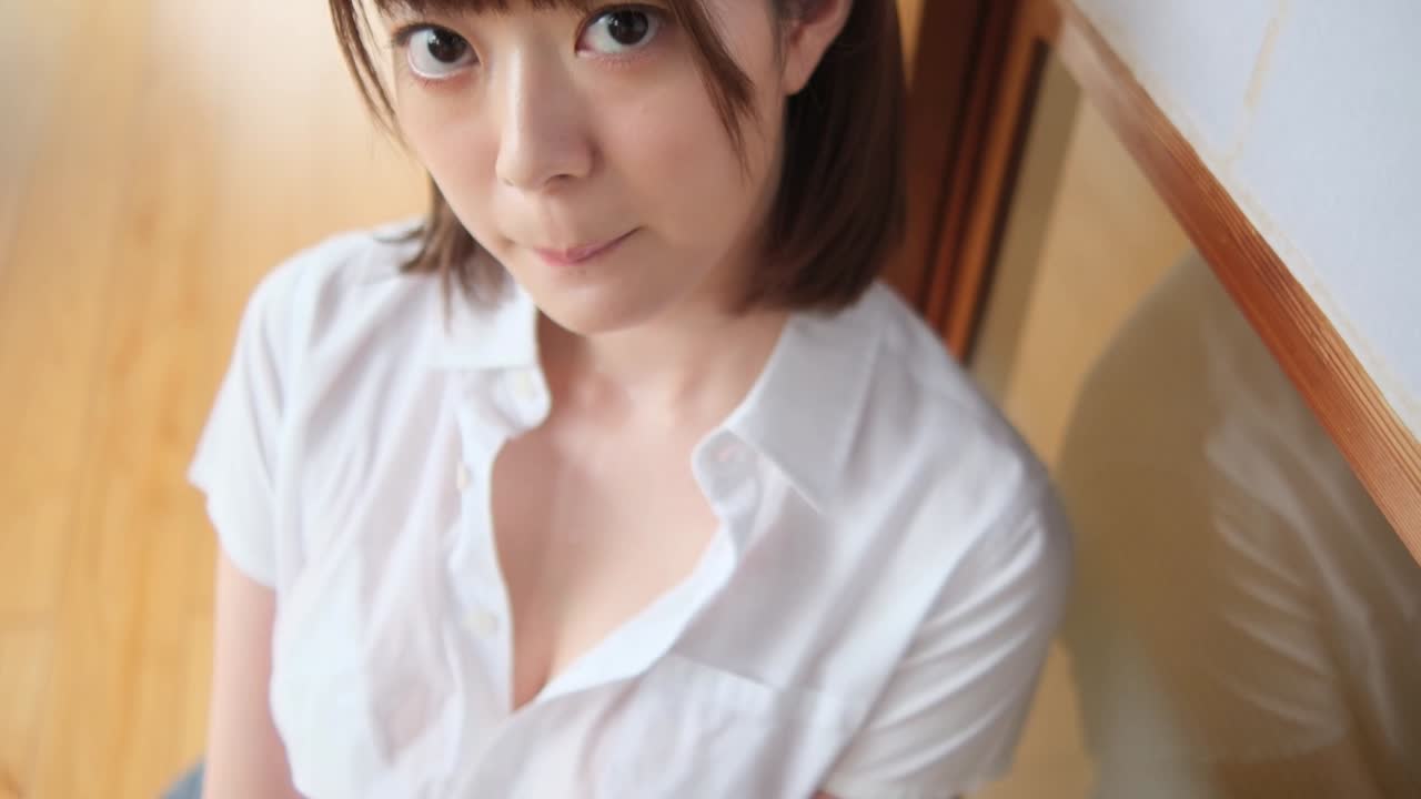 真剣な表情の栗原もみじ