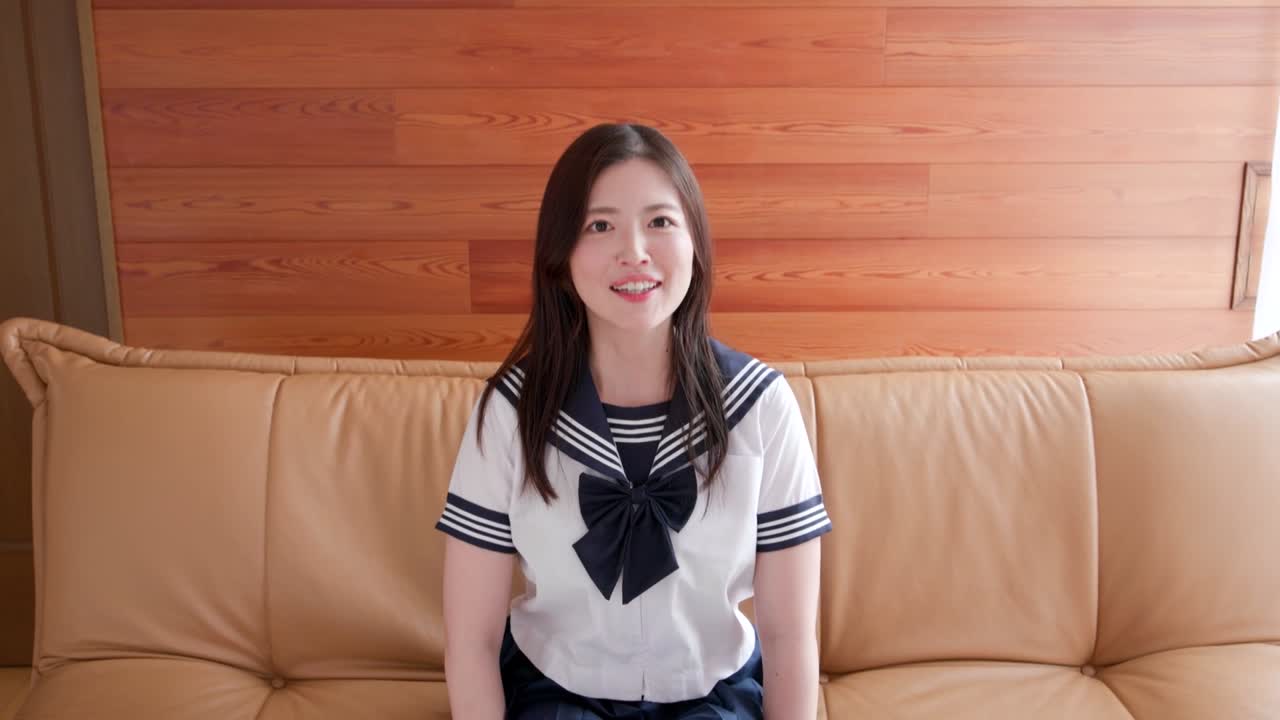木下凛々子のセーラー服姿
